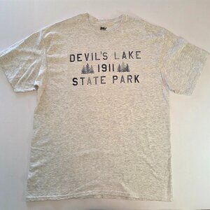 MV Sport Devil’s Lake 1911 State Park Graphic Tee – Gray – Size XL